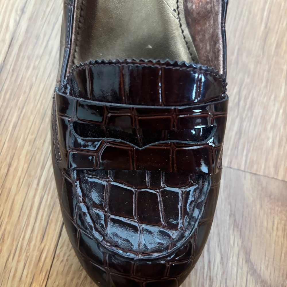 Anne Klein IFlex Dark Brown Croc-Embossed Loafer Style Pumps, Size 7.5 - Picture 11 of 15